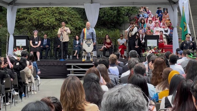 250 people sworn in together as US citizens in Seattle for America 250