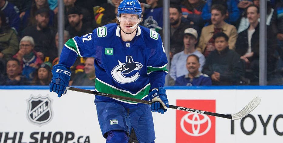 Seattle Kraken sign Mackie Samoskevich to three-year deal