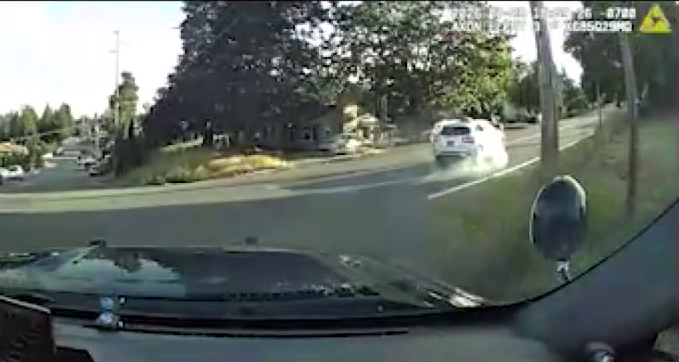 Stolen Mercedes chase through SeaTac and Tukwila, WA caught on video