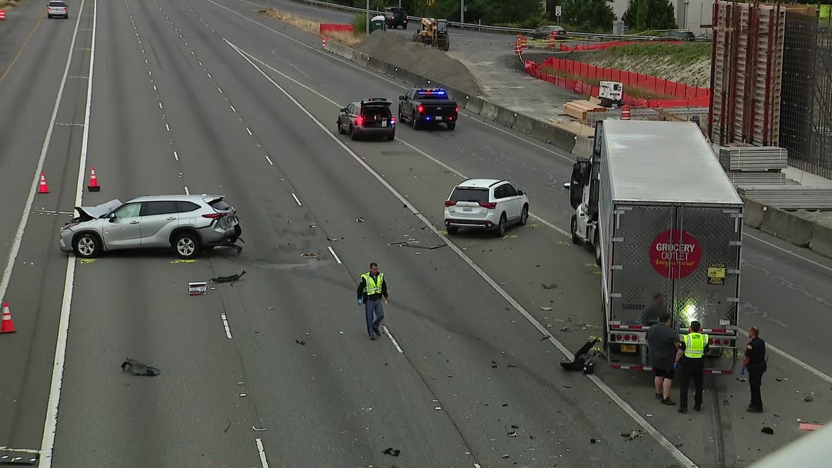 Police make DUI arrest in Lynnwood, WA following four-vehicle highway crash