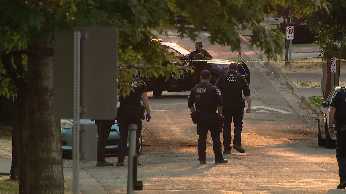 3 arrested after shooting at Seattle police officers