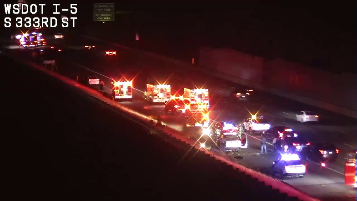 1 dead, 3 injured in I-5 crash involving WA trooper