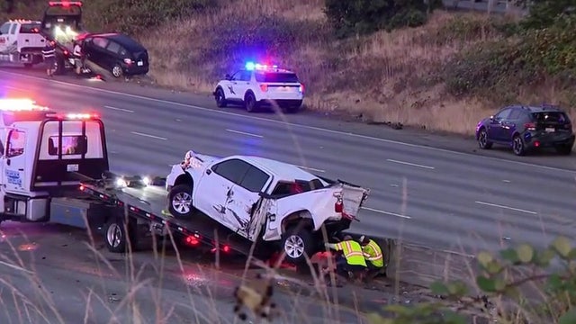 Multi-car crash blocks northbound I-5 in Tacoma, WA