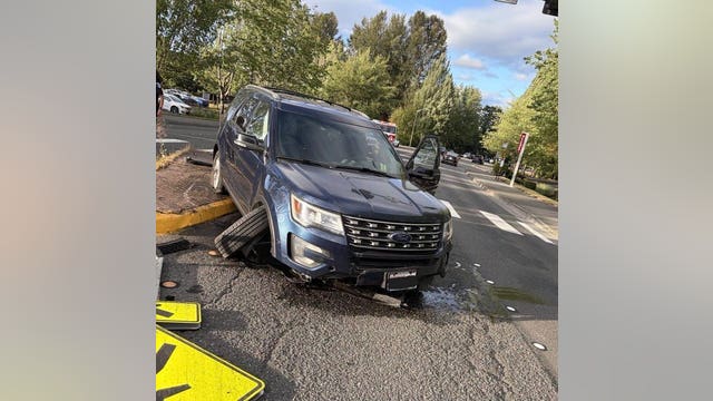Man arrested for DUI after crashing into crosswalk in Redmond, WA