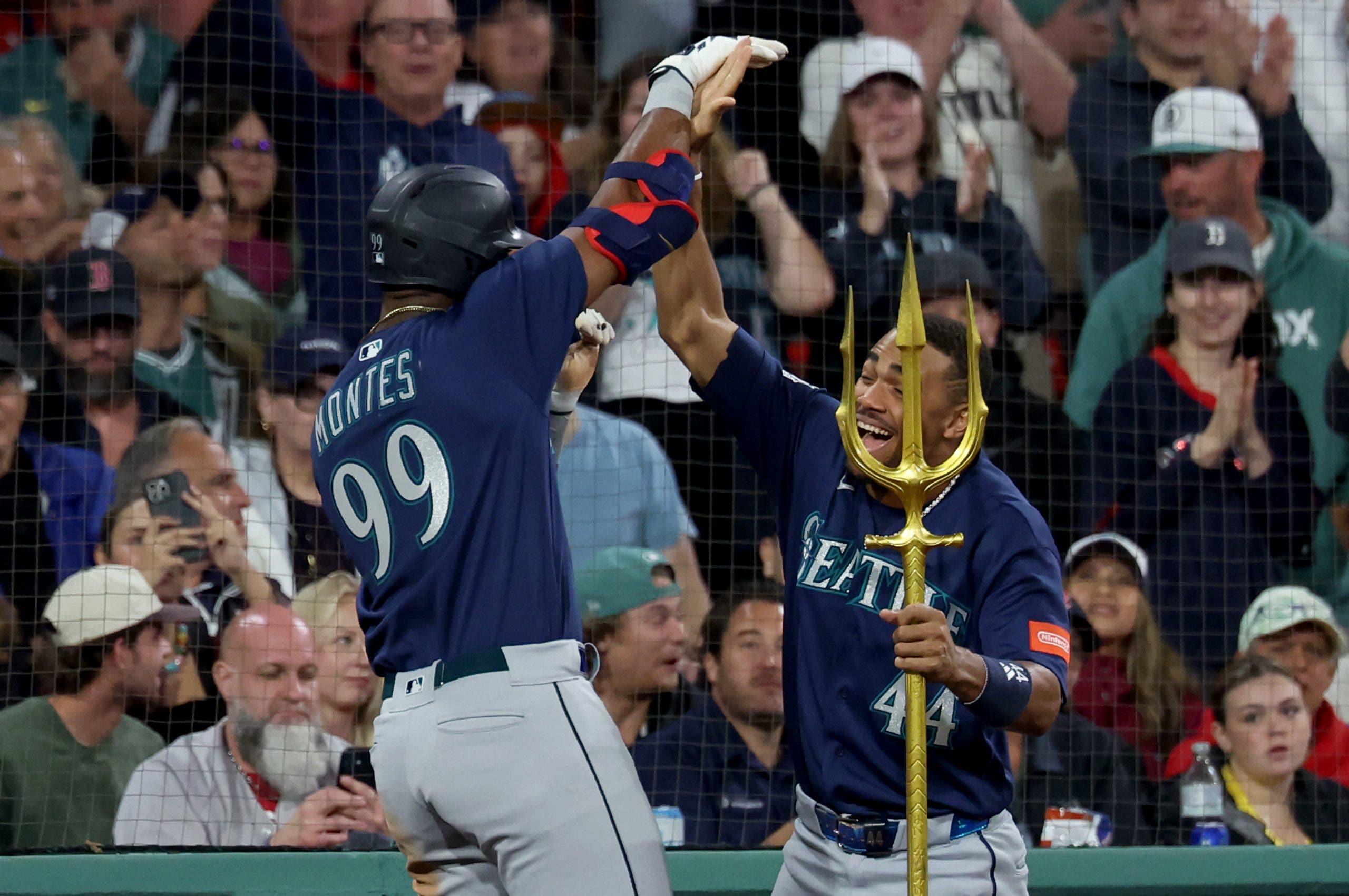 Lazaro Montes has memorable debut with homer, 2 RBIs as Mariners end skid with 9-6 win over Red Sox