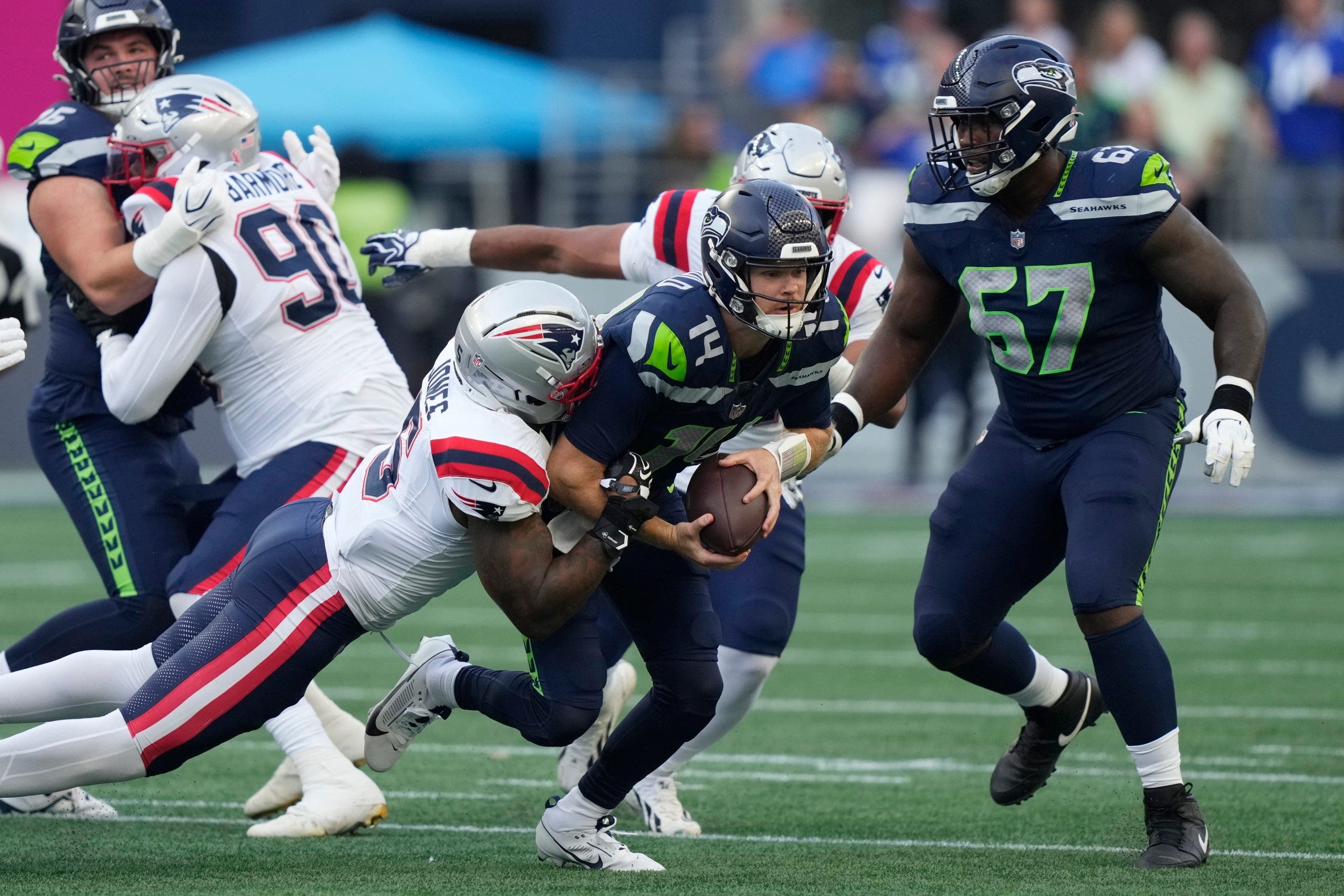 Seahawks' Mike Macdonald: 'We got some great news back' on Sam Darnold's hip injury