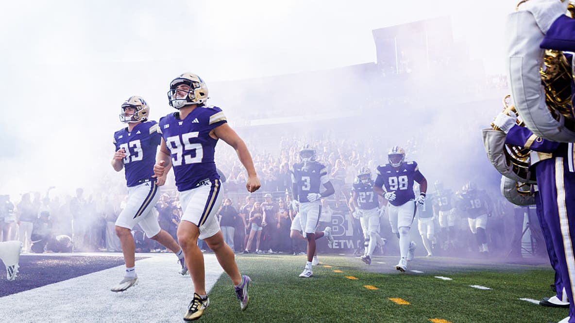 How to watch Minnesota Gophers at UW Huskies
