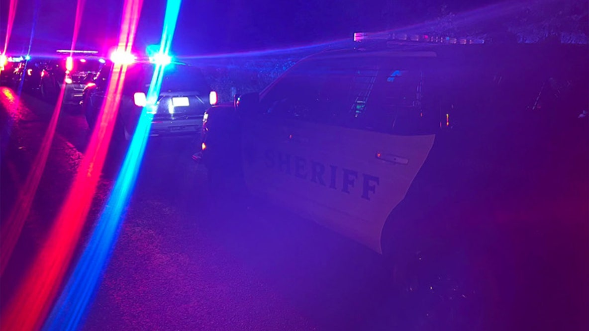 1 dead, deputy shot as SWAT responds to standoff in Rainier, WA