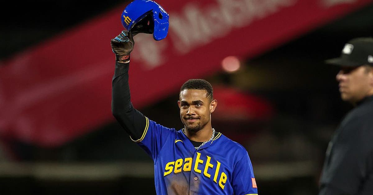 Julio Rodríguez sets MLB mark, but Seattle Mariners lose 7-4 to Athletics