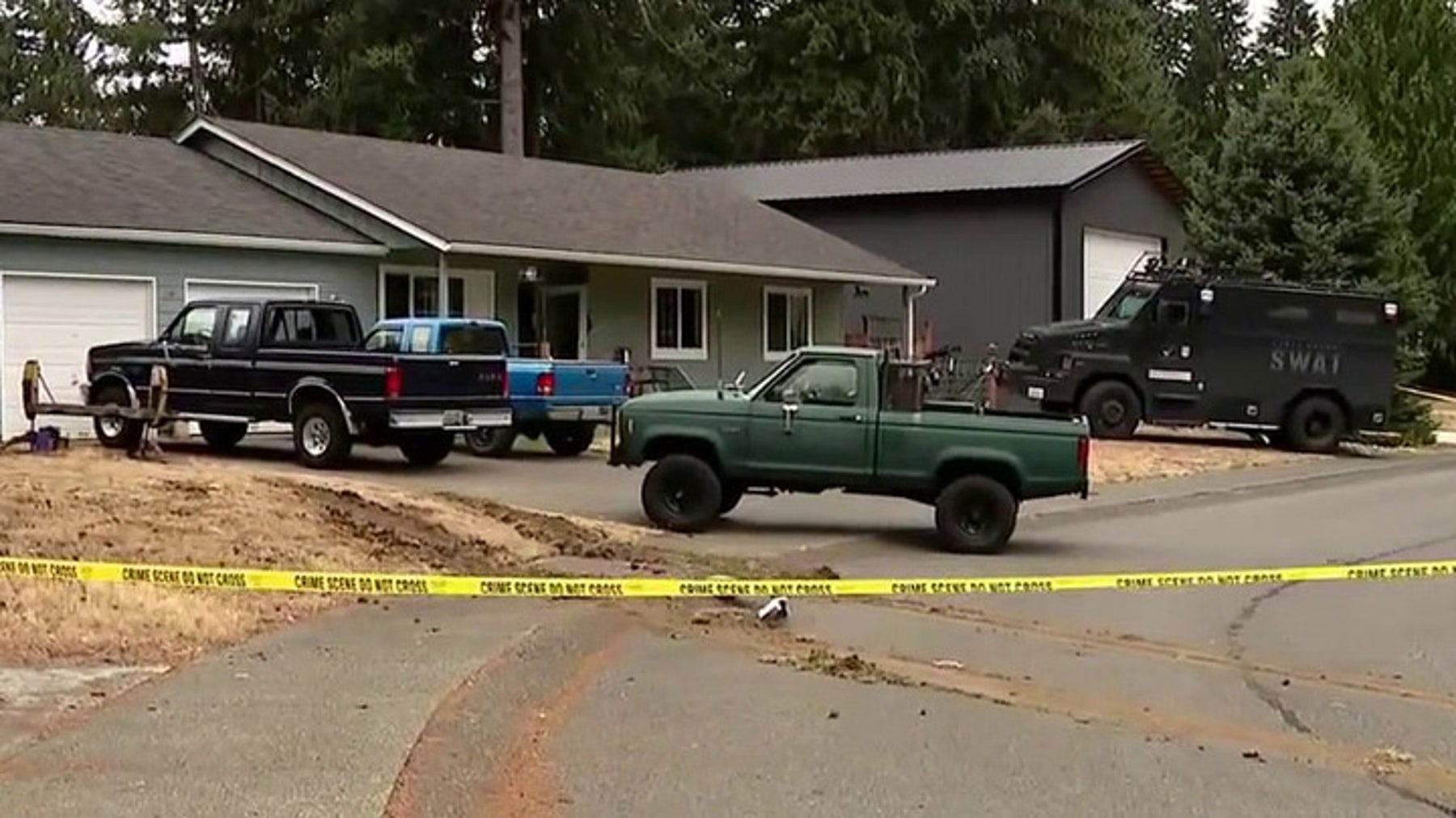 Deputy injured, SWAT responds to standoff in Rainier, WA
