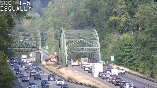 Deadly vehicle fire blocks I-5 at Nisqually River Bridge
