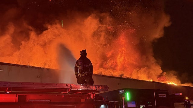 Crews respond to 2-alarm seafood warehouse fire in Kent, WA