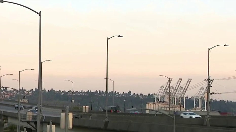 Seattle officials plan to replace roughly 80 dark streetlights along the West Seattle Bridge and Spokane Street Viaduct in an overnight project beginning by the end of the month.
The outages stem from a June copper theft by a suspect posing as a utility worker, who cut about 400 feet of wire and remains at large following a missed court date.
Crews will use overnight lane closures between 10 p.m. and 4 a.m. for three to four weeks, installing enhanced anti-theft measures like welded access doors to prevent future tampering.