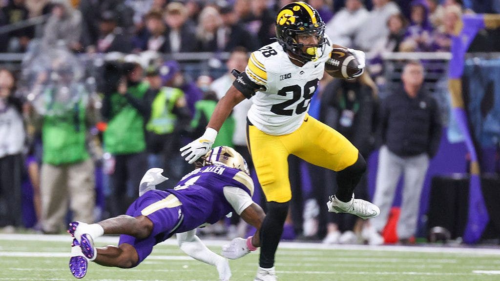 Washington Huskies thumped in 41-24 loss to No. 20 Iowa