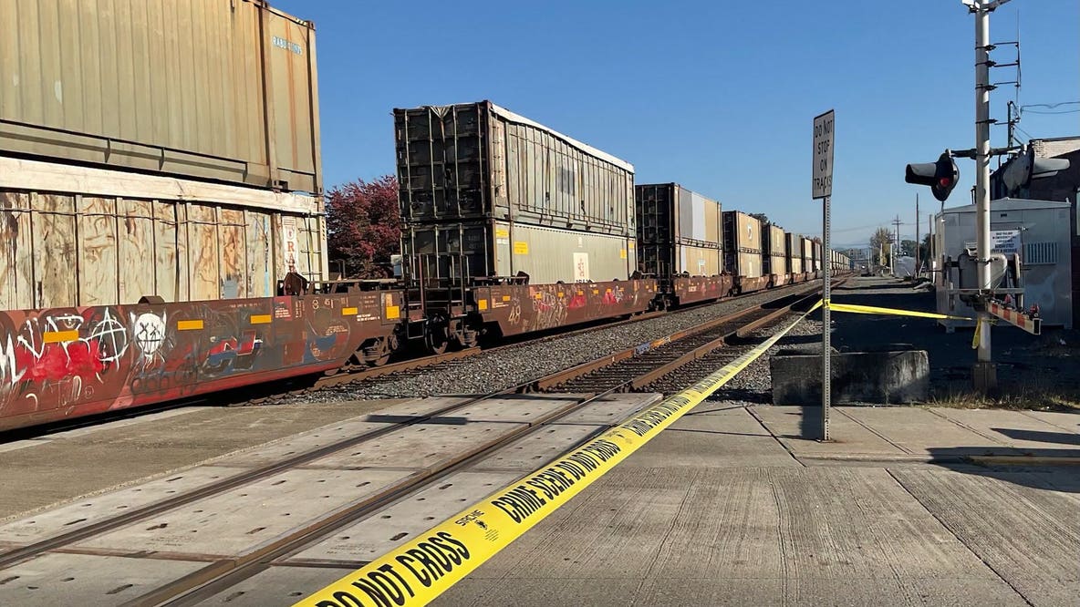 1 dead, 1 hurt in Puyallup, WA train crash