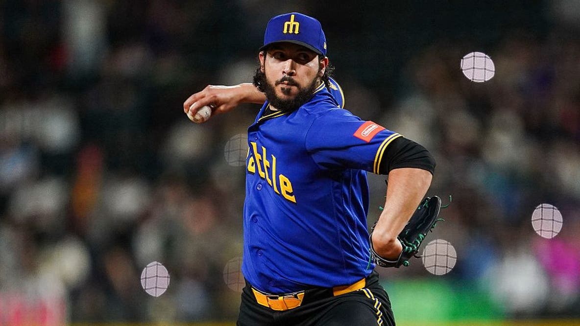 Seattle Mariners exercise Andrés Muñoz's option
