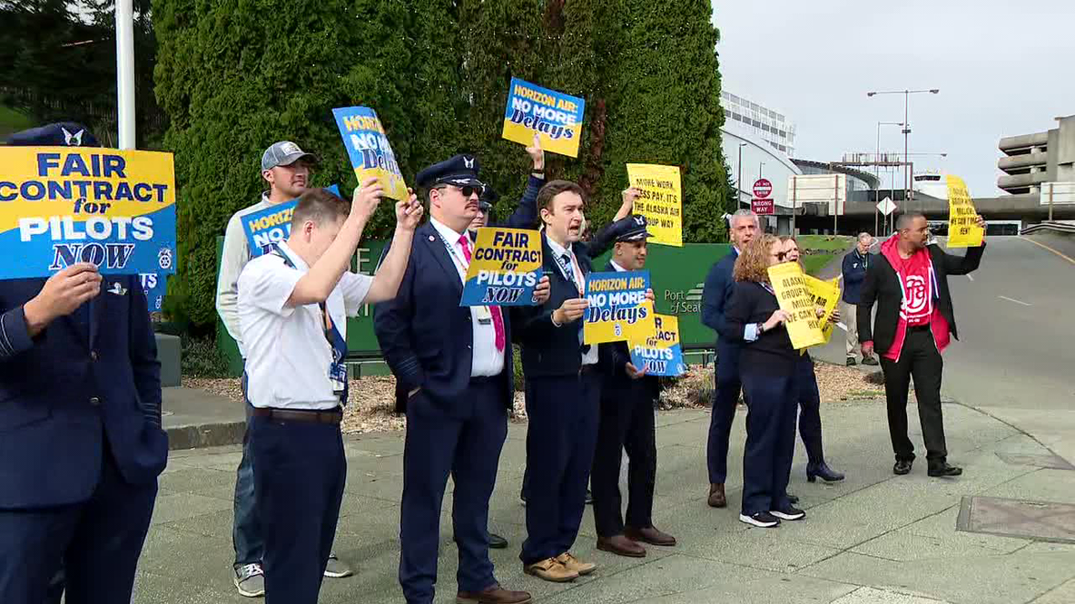 Horizon Air pilots, flight attendants picket at Sea-Tac Airport