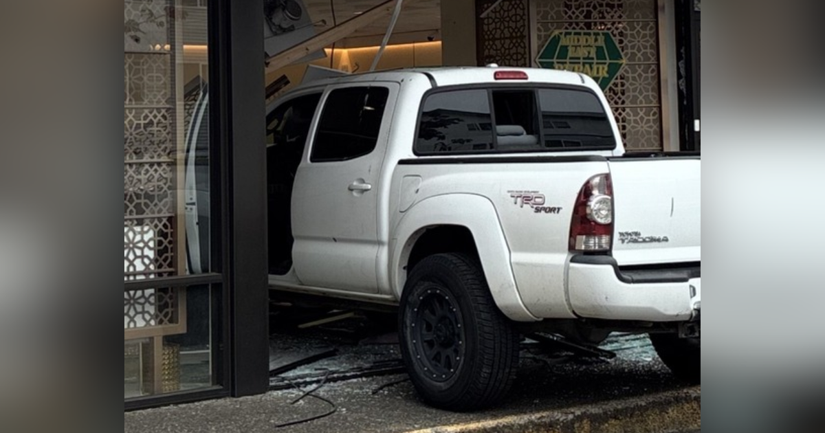 Jewelry store employee shoots at suspects during attempted robbery