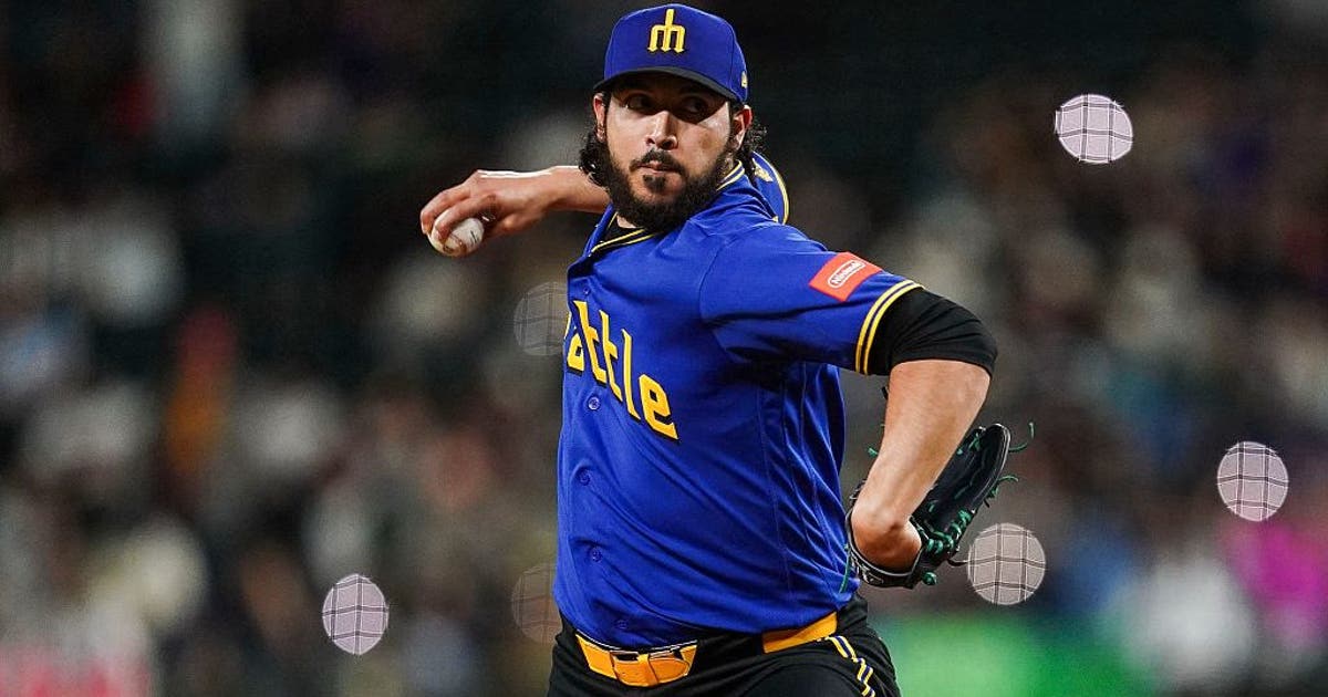 Seattle Mariners exercise Andrés Muñoz's option