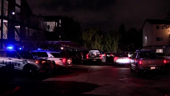 Police search for suspect after deadly Everett, WA apartment shooting