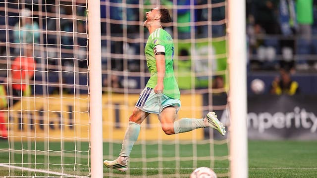Cristian Roldan's 90th-minute winner lifts Seattle Sounders