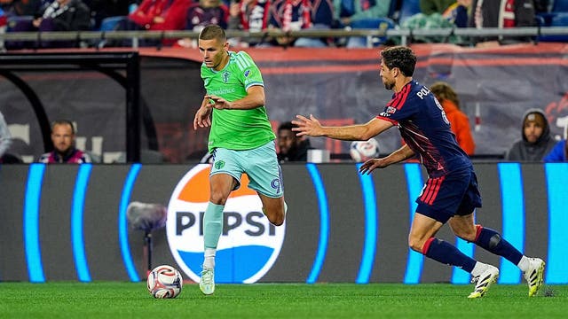 Seattle Sounders extend unbeaten streak to 9 with 3-0 win