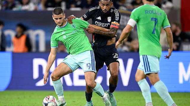 Seattle Sounders blow lead, salvage 2-2 draw vs San Diego