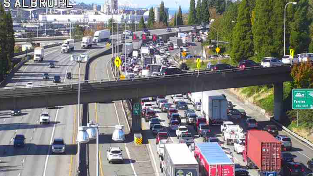 NB I-5 lanes reopened in Seattle after fatal motorcycle crash