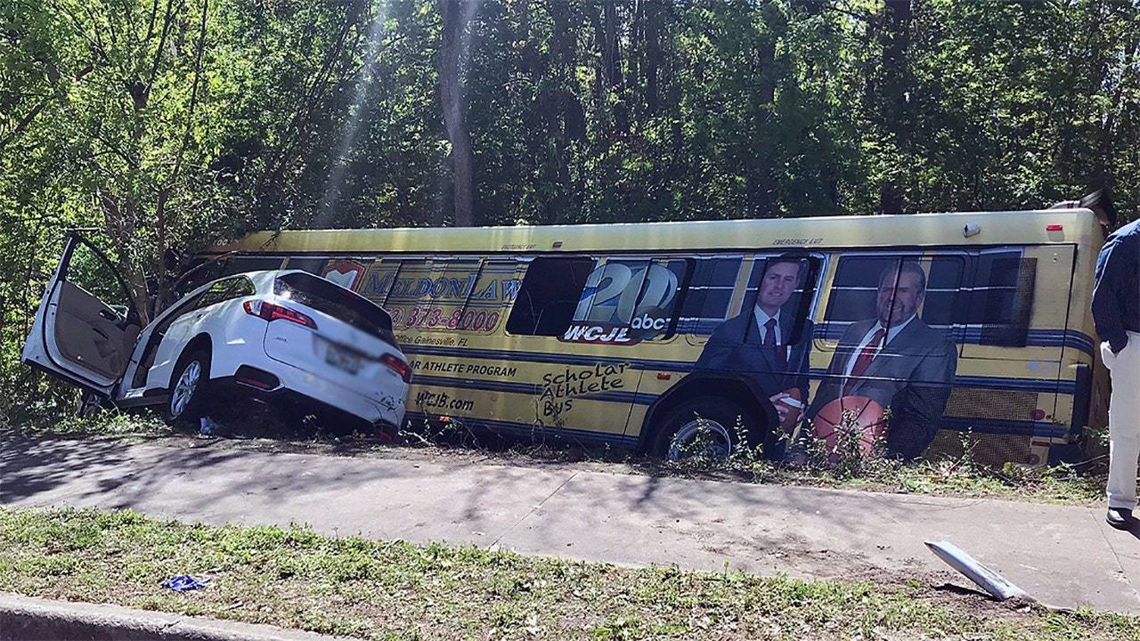 13 injured in bus crash near Gainesville