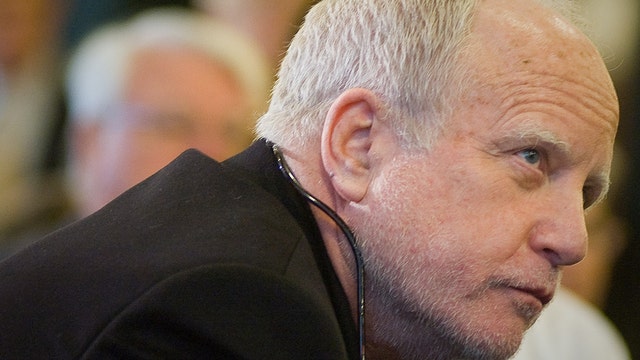 Richard Dreyfuss accused of exposing himself to female writer