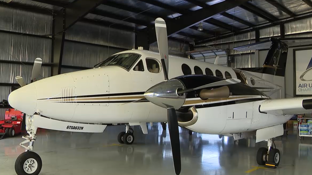 Florida pilots receive donations to give to Dorian survivors in the Bahamas