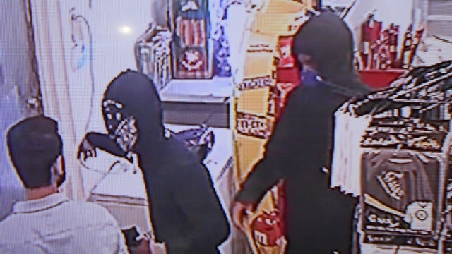 Deputies searching for 2 armed robbery suspects in Daytona Beach