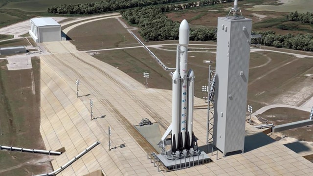 First nighttime Falcon Heavy launch expected to be SpaceX's 'most difficult launch yet'