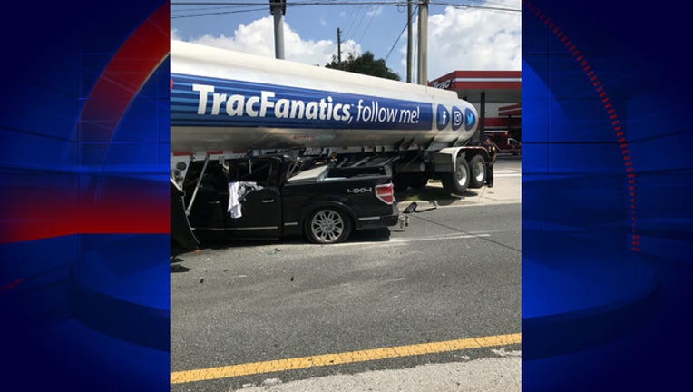 939a123f-fuel tanker and truck collide_1565553943405.jpg-402429.jpg