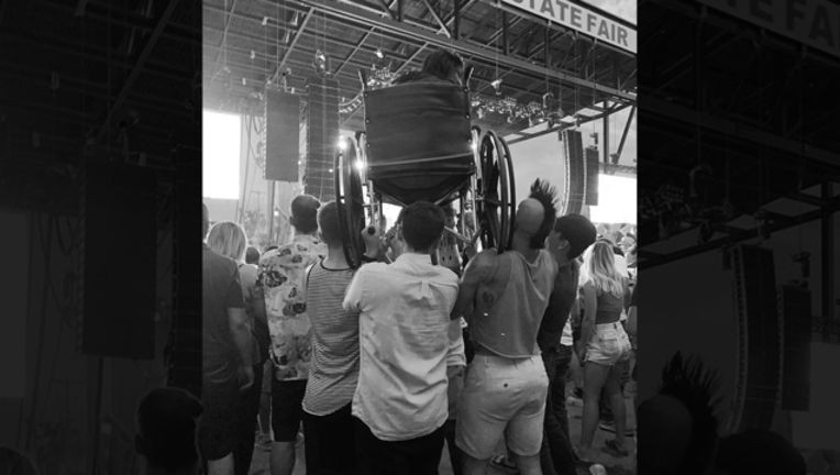 05ab1699-wheelchair_1564486714902-402429.png