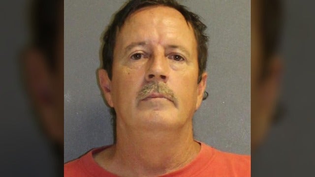 Florida man tackled by 2 bystanders while trying to rob store