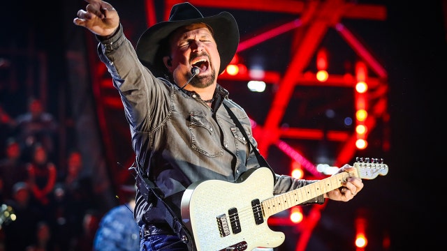 Garth Brooks to play at The Barn in Sanford on Wednesday night