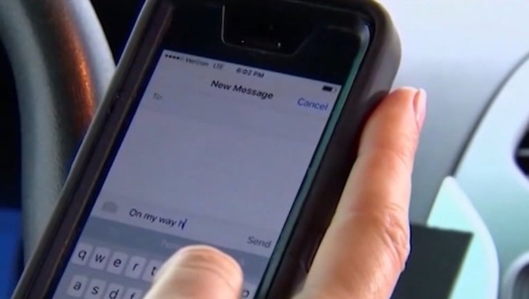 281456e8-texting 1_1569686182179.png-402429.jpg