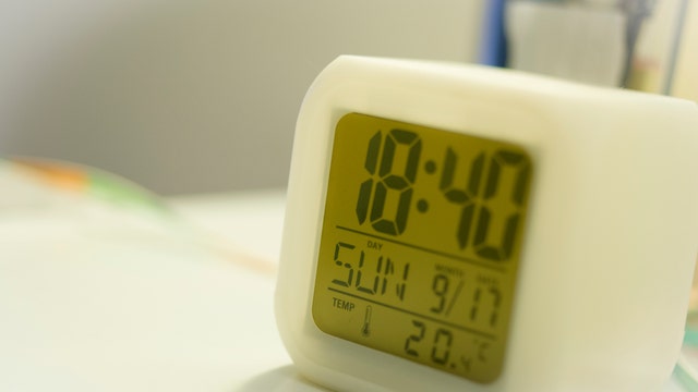 Americans feel most anxious about upcoming week at 3:58 p.m. on Sunday, survey shows
