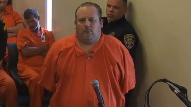 Man charged with murdering wife, 3 kids, family dog in Celebration steps before judge