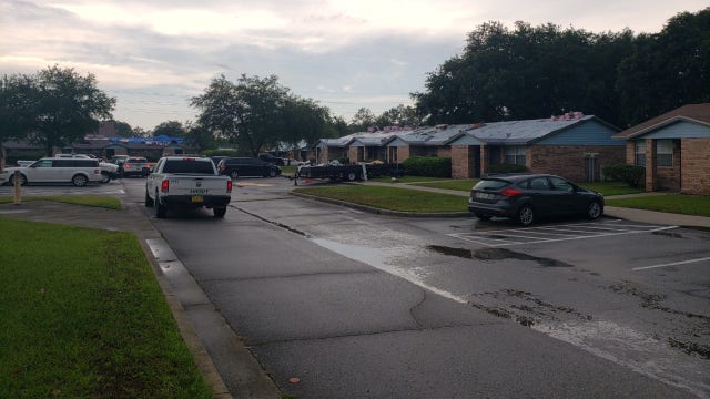 Roofer struck by lightning in Clay County, 2 others injured