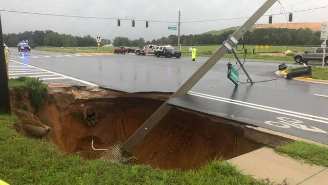 Massive sinkhole opens up in Central Florida, taking down traffic lights with it