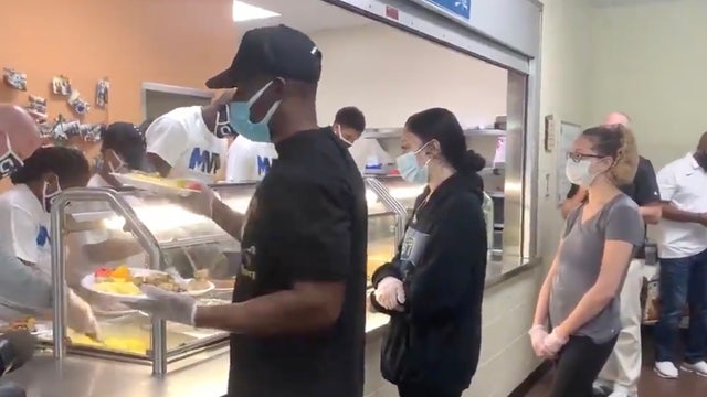 Orlando Magic serves Thanksgiving breakfast to needy families