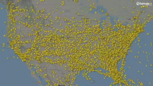 Flight radar animation shows pre-Christmas air traffic