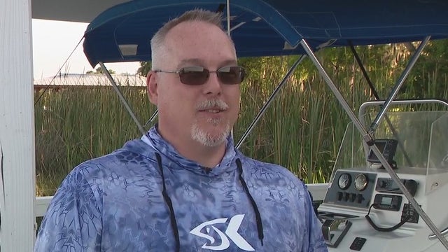 Tavares man rescues boater hanging on to the propeller of his capsized boat