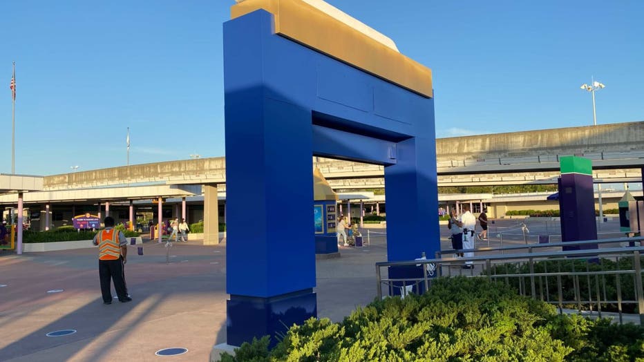 WDWNT-epcot-monorail-archway-4-042821.jpeg.jpg