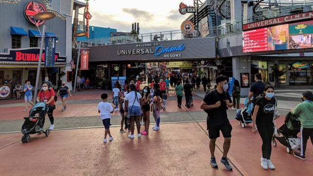 Masks no longer required in most outdoor areas at Disney, Universal