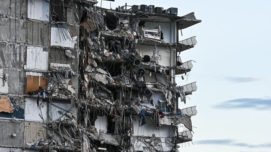 US-COLLAPSE-BUILDING