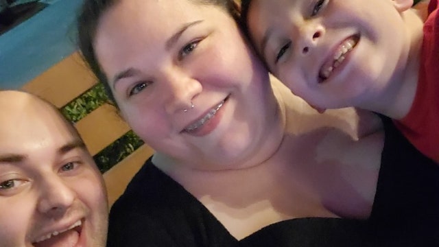 Husband desperate to find special machine to save wife, 30, battling COVID