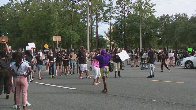 Protesters: Woman gave birth prematurely in jail; staff ignored her